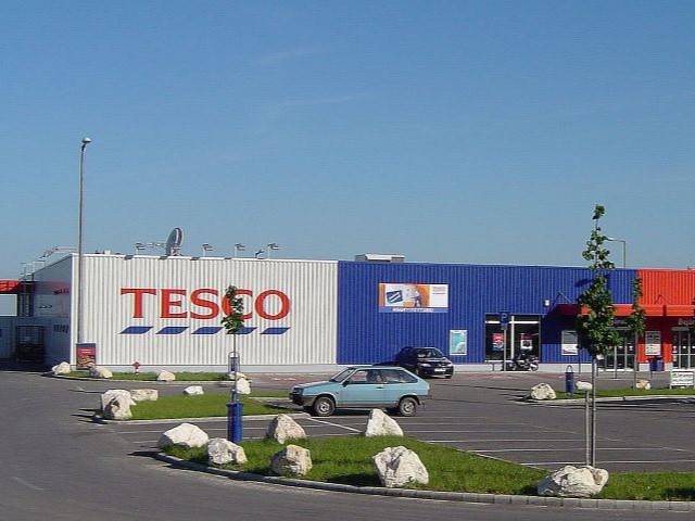 TESCO Áruházak