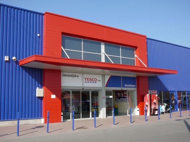 TESCO Áruházak